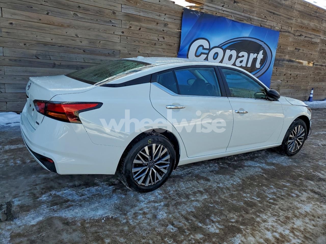 Photo 3 of 2025 NISSAN ALTIMA SV (VIN 1N4BL4DW6SN345549)