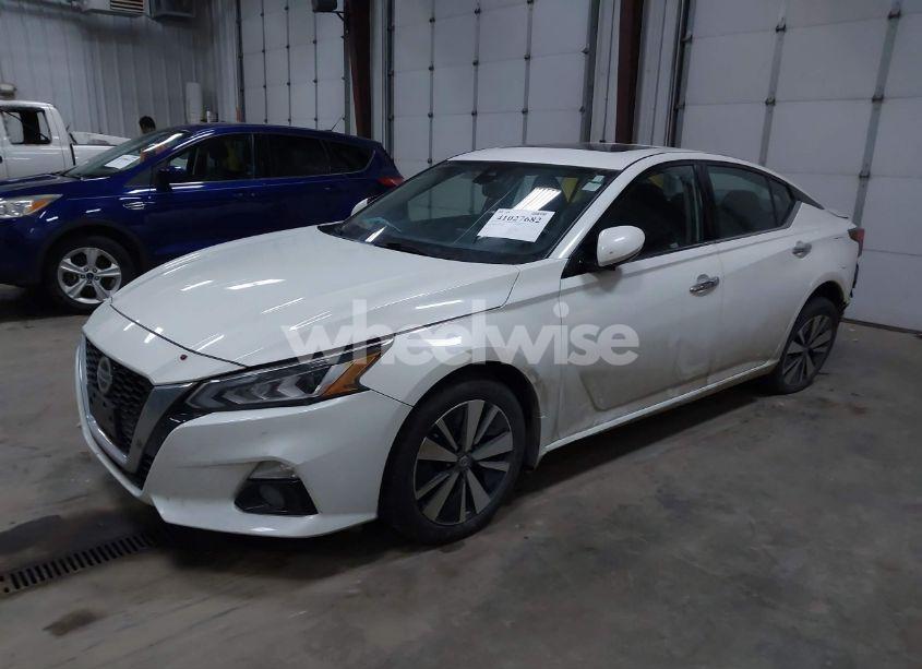 Photo 2 of 2019 Nissan Altima 2.5 SV (VIN 1N4BL4DW7KC205277)