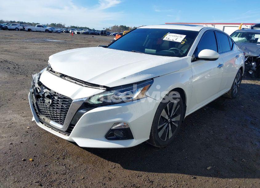 Photo 2 of 2019 Nissan Altima 2.5 SV (VIN 1N4BL4DW7KN302824)