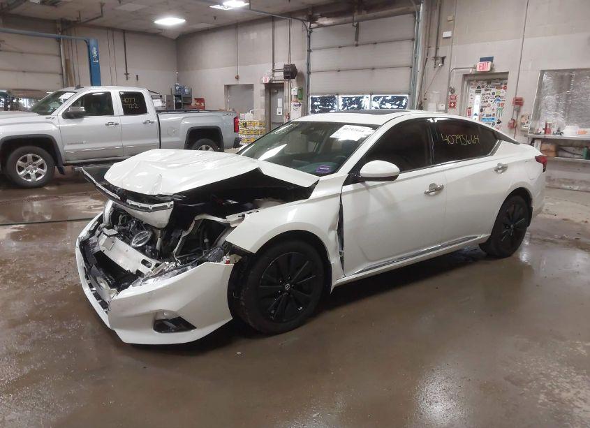 Photo 2 of 2019 Nissan Altima 2.5 SV (VIN 1N4BL4DW7KN303648)