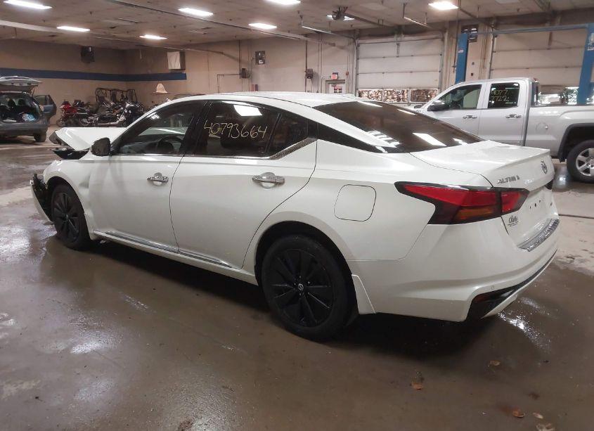 Photo 3 of 2019 Nissan Altima 2.5 SV (VIN 1N4BL4DW7KN303648)