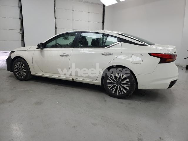 Photo 2 of 2025 NISSAN ALTIMA SV (VIN 1N4BL4DW7SN374056)