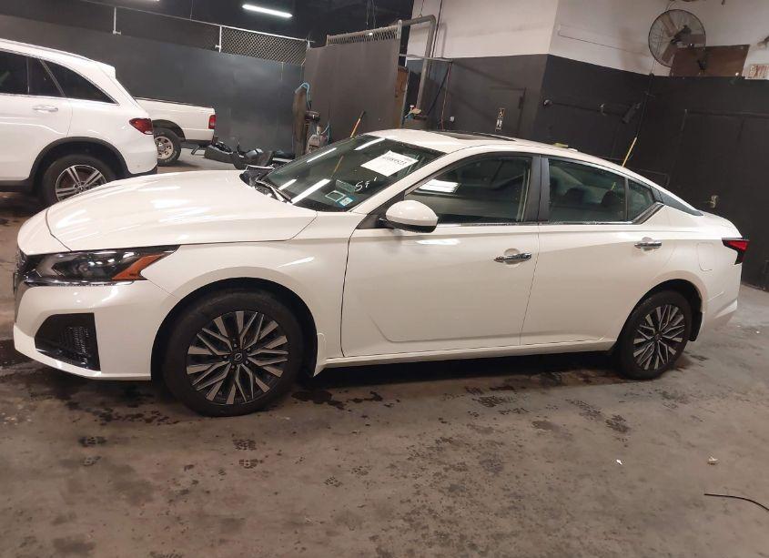 Photo 14 of 2023 Nissan Altima SV INTELLIGENT AWD (VIN 1N4BL4DW9PN395224)