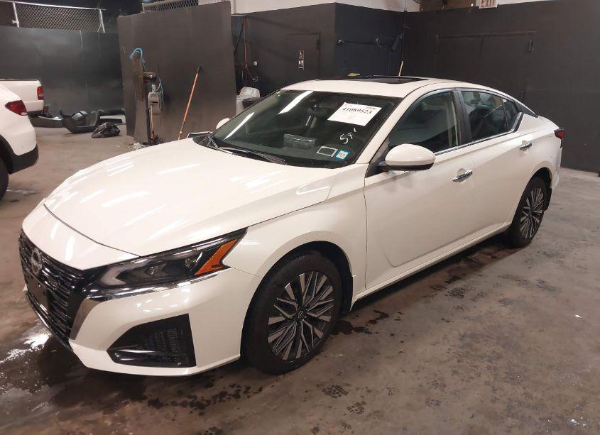 Photo 2 of 2023 Nissan Altima SV INTELLIGENT AWD (VIN 1N4BL4DW9PN395224)