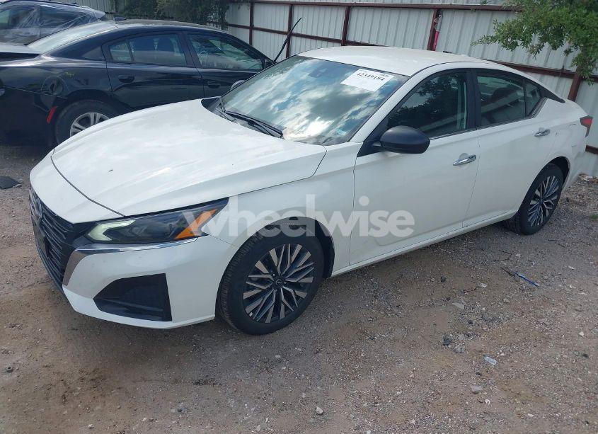 Photo 2 of 2025 Nissan Altima SV AWD (VIN 1N4BL4DW9SN338143)