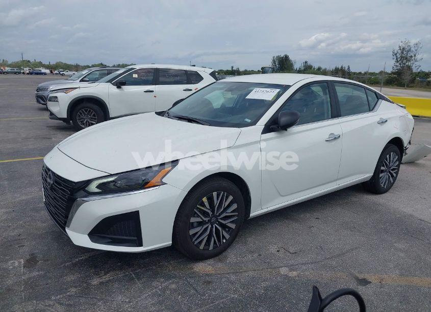 Photo 2 of 2025 Nissan Altima SV AWD (VIN 1N4BL4DW9SN354116)