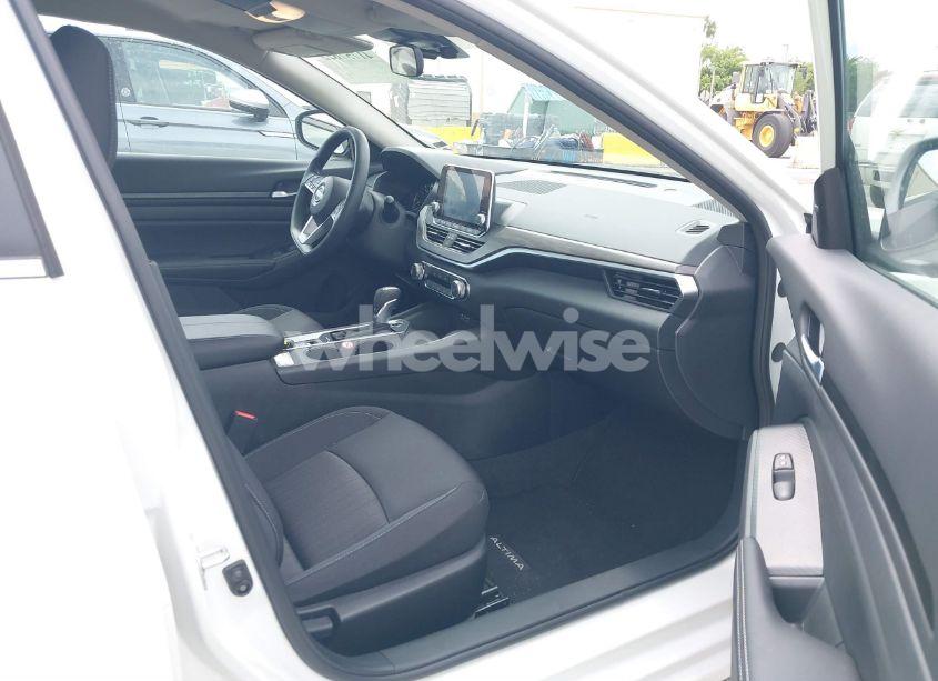 Photo 5 of 2025 Nissan Altima SV AWD (VIN 1N4BL4DW9SN354116)