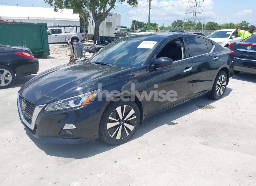 Photo 2 of 2019 Nissan Altima 2.5 SV (VIN 1N4BL4DWXKC194615)