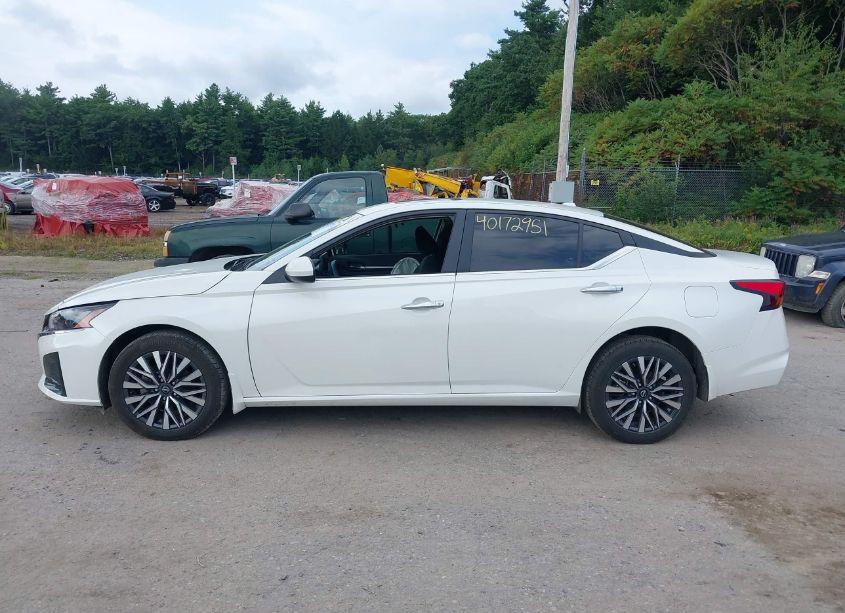 Photo 14 of 2023 Nissan Altima SV INTELLIGENT AWD (VIN 1N4BL4DWXPN381977)