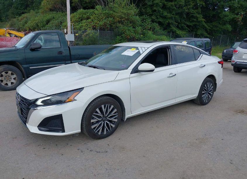 Photo 2 of 2023 Nissan Altima SV INTELLIGENT AWD (VIN 1N4BL4DWXPN381977)