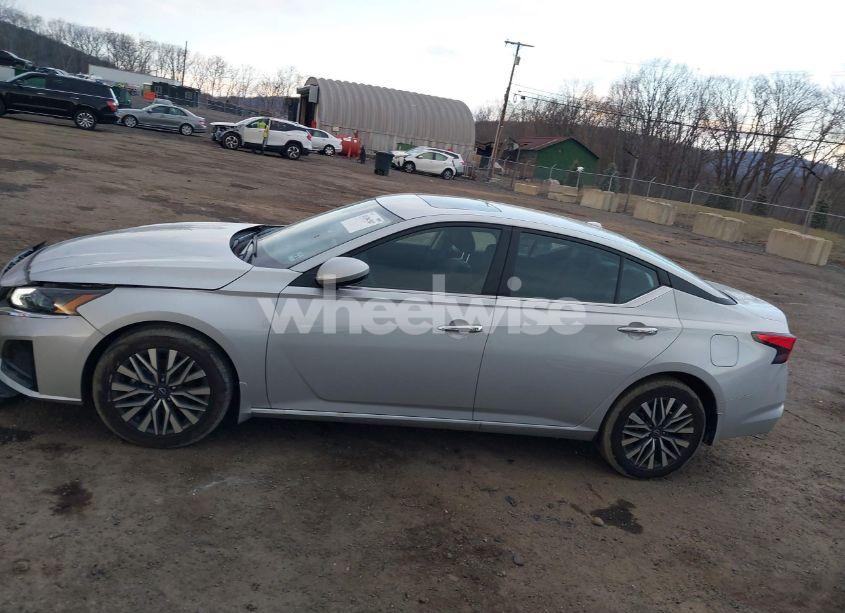 Photo 14 of 2024 Nissan Altima SV INTELLIGENT AWD (VIN 1N4BL4DWXRN302763)