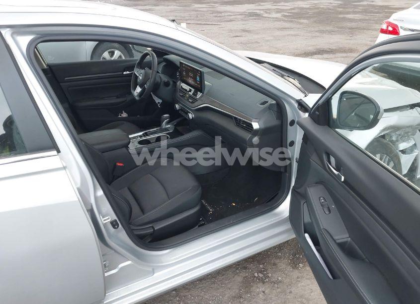 Photo 5 of 2024 Nissan Altima SV INTELLIGENT AWD (VIN 1N4BL4DWXRN302763)