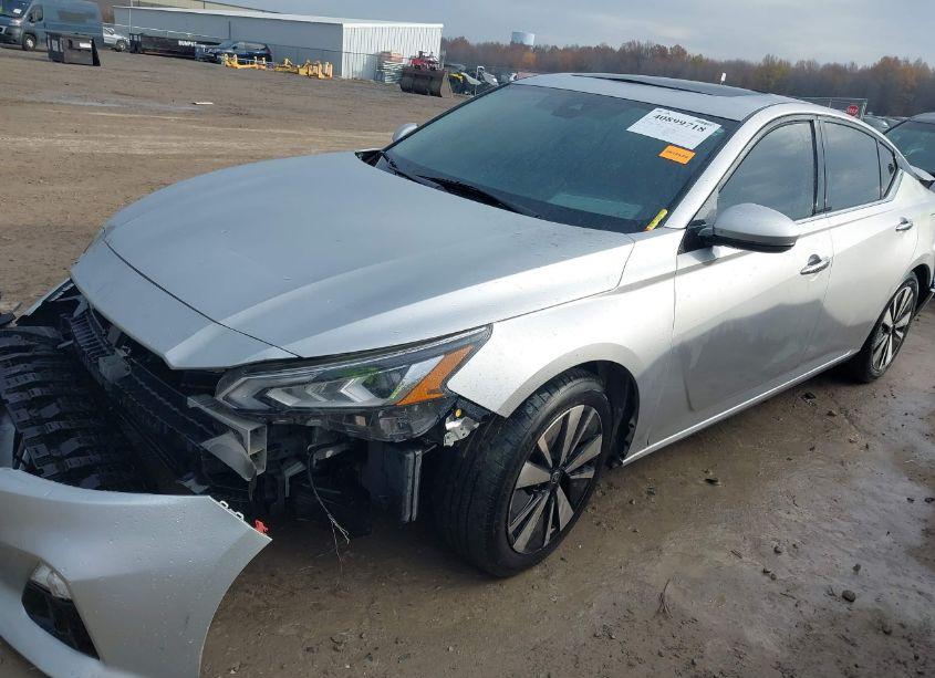 Photo 2 of 2020 Nissan Altima SL FWD (VIN 1N4BL4EV0LC133846)