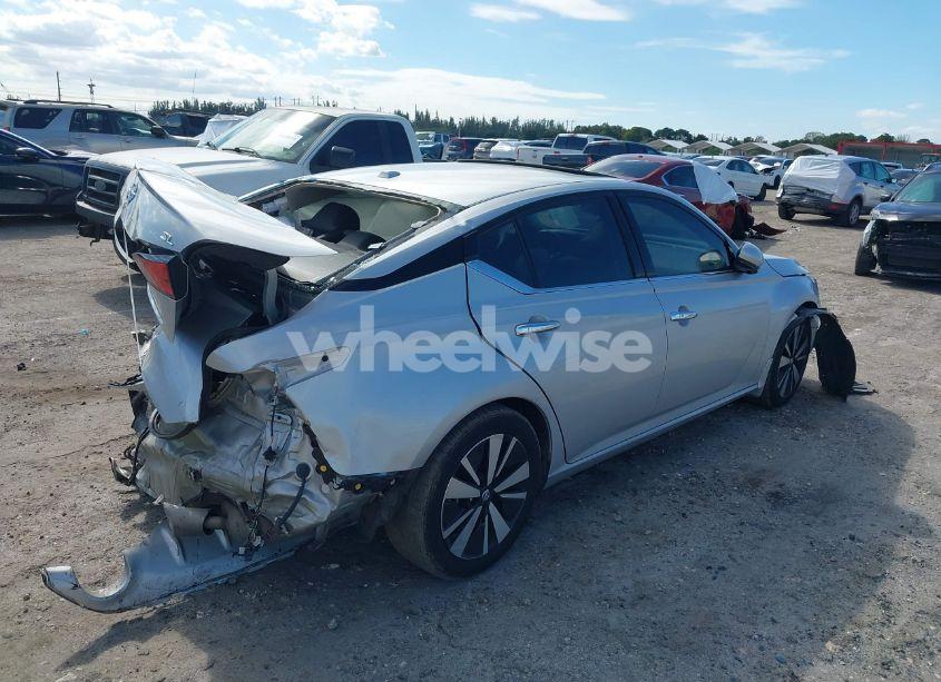 Photo 4 of 2022 Nissan Altima SL FWD (VIN 1N4BL4EV0NN401558)