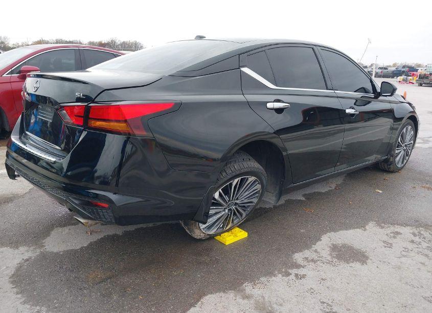 Photo 4 of 2023 Nissan Altima SL FWD (VIN 1N4BL4EV0PN303438)