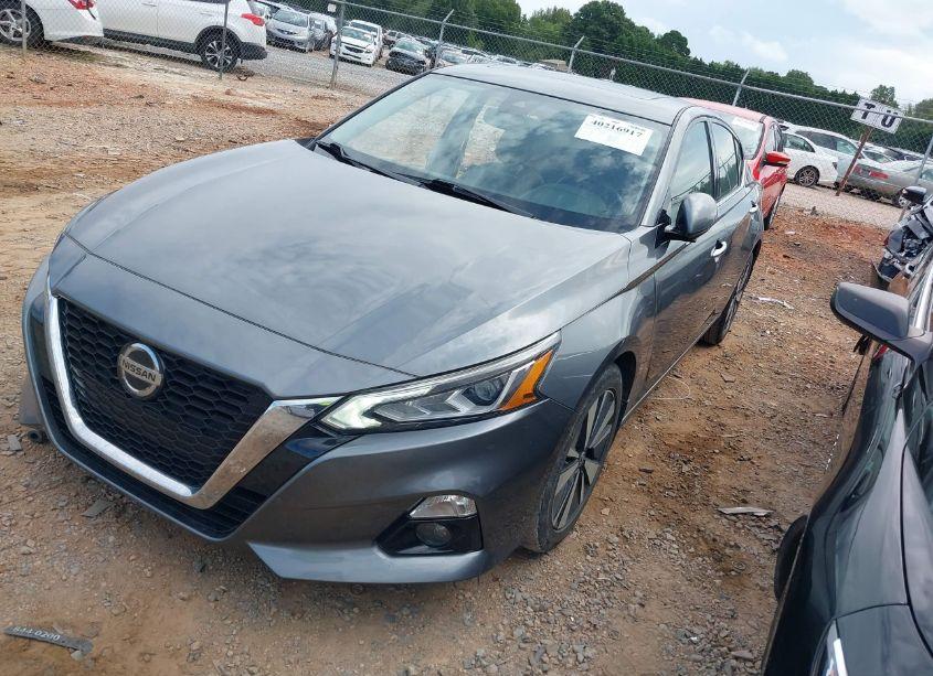Photo 2 of 2020 Nissan Altima SL FWD (VIN 1N4BL4EV1LC100368)