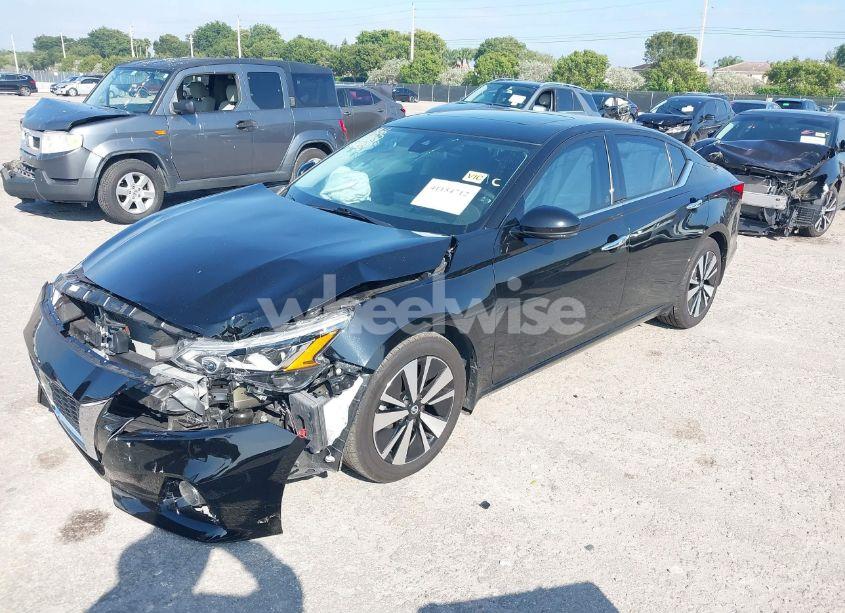 Photo 2 of 2021 Nissan Altima SL FWD (VIN 1N4BL4EV1MN341868)