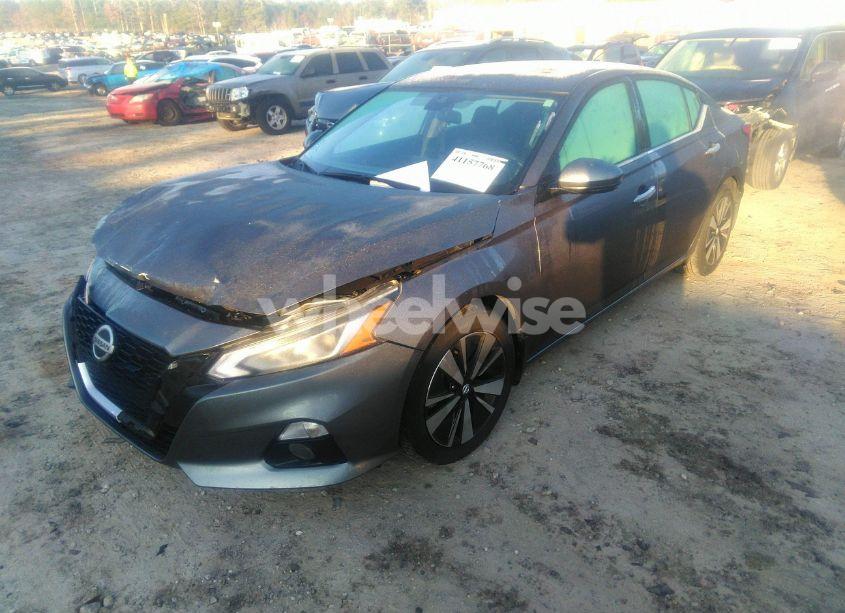 Photo 2 of 2021 Nissan Altima SL FWD (VIN 1N4BL4EV1MN354670)