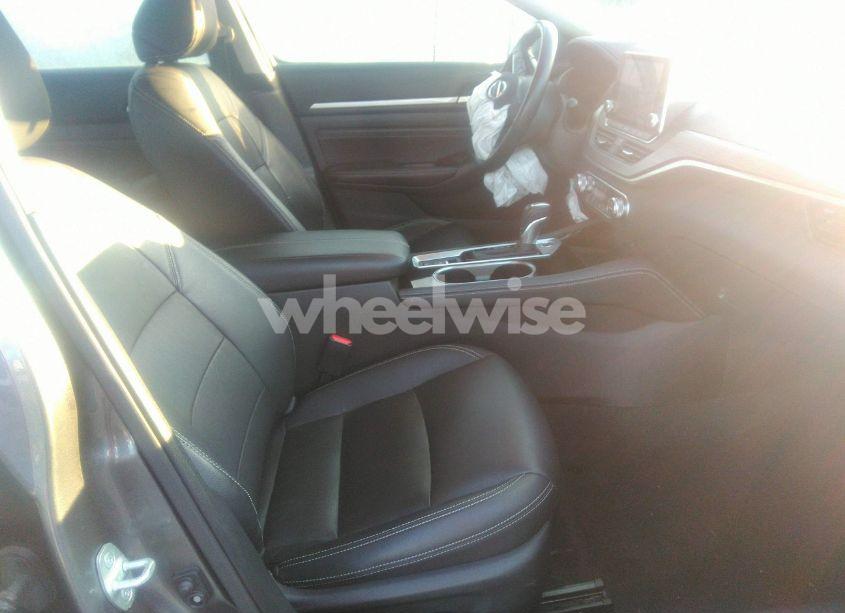 Photo 5 of 2021 Nissan Altima SL FWD (VIN 1N4BL4EV1MN354670)