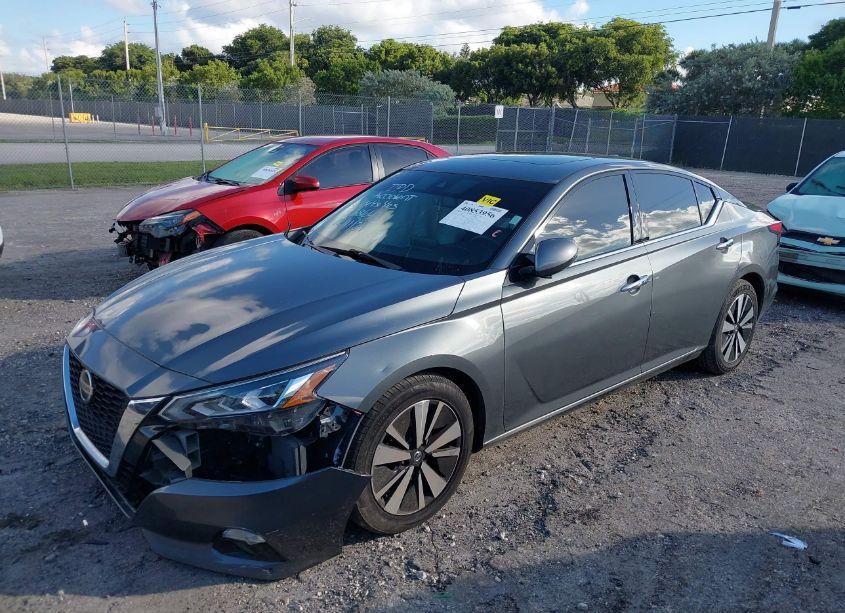 Photo 2 of 2019 Nissan Altima 2.5 SL (VIN 1N4BL4EV2KC138643)