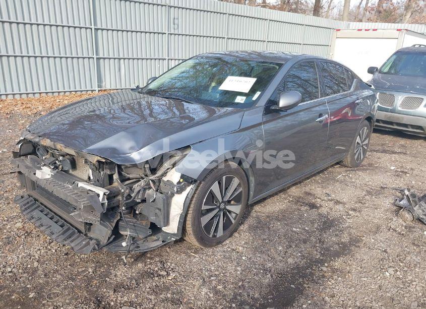 Photo 2 of 2020 Nissan Altima SL FWD (VIN 1N4BL4EV2LC148638)