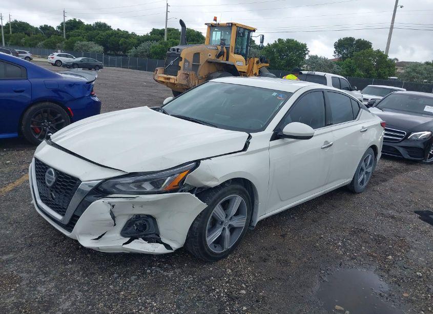 Photo 2 of 2020 Nissan Altima SL FWD (VIN 1N4BL4EV2LC278094)