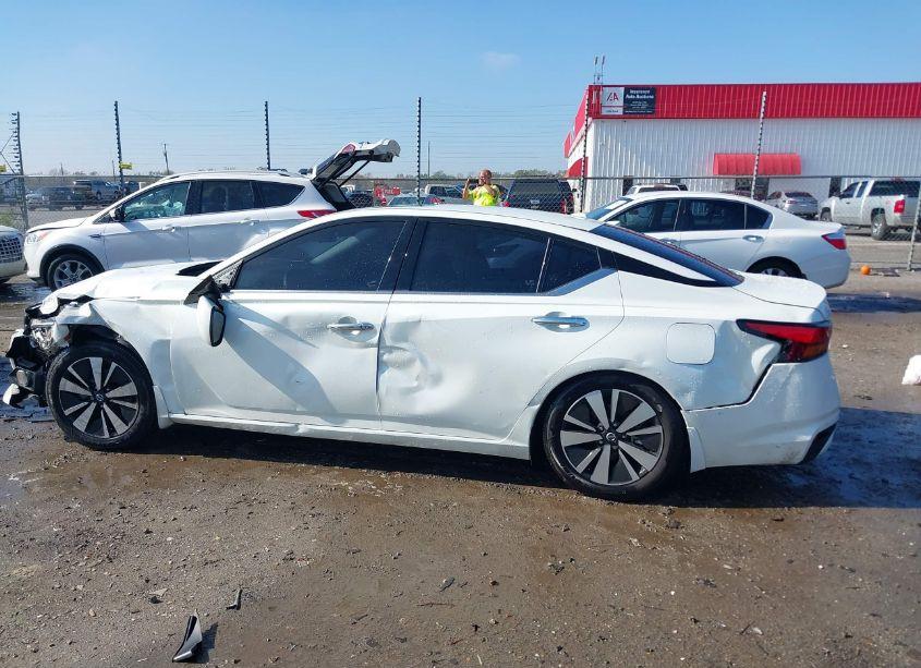 Photo 13 of 2022 Nissan Altima SL FWD (VIN 1N4BL4EV2NN405725)