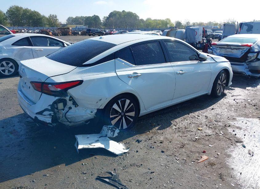 Photo 3 of 2022 Nissan Altima SL FWD (VIN 1N4BL4EV2NN405725)