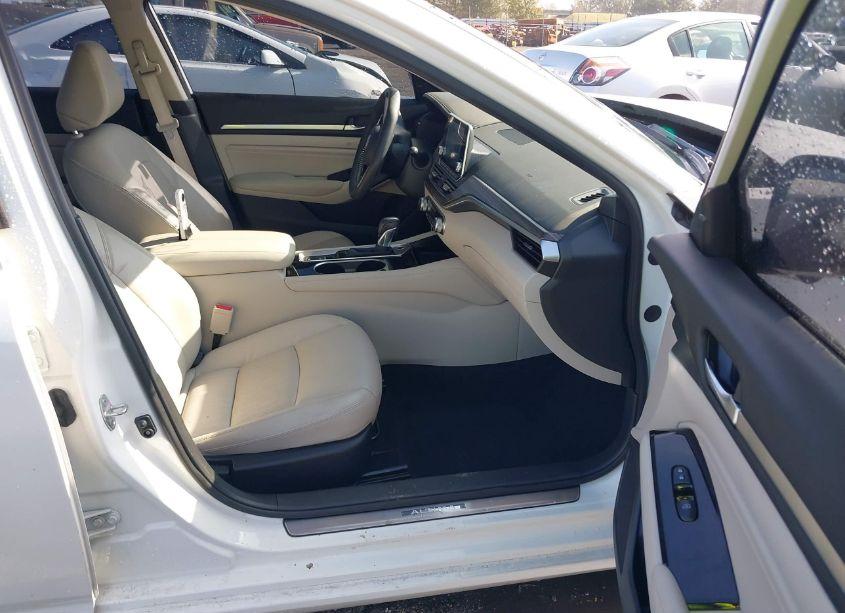 Photo 4 of 2022 Nissan Altima SL FWD (VIN 1N4BL4EV2NN405725)