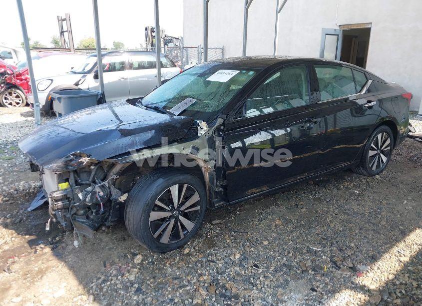 Photo 2 of 2020 Nissan Altima SL FWD (VIN 1N4BL4EV3LC137924)