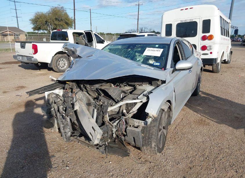 Photo 2 of 2020 Nissan Altima SL FWD (VIN 1N4BL4EV3LC164251)