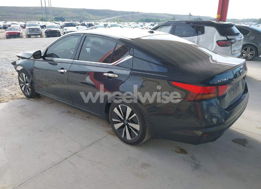 Photo 3 of 2020 Nissan Altima SL FWD (VIN 1N4BL4EV3LN318428)
