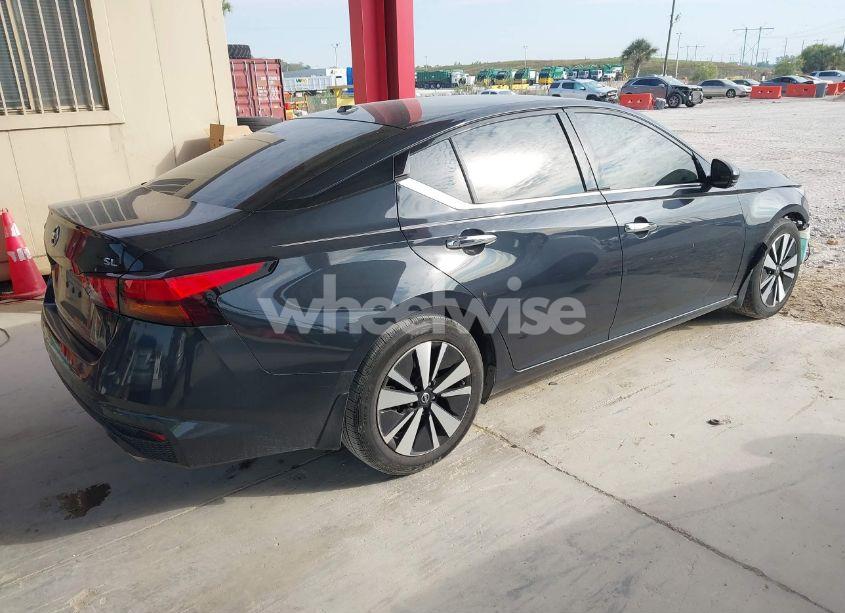 Photo 4 of 2020 Nissan Altima SL FWD (VIN 1N4BL4EV3LN318428)