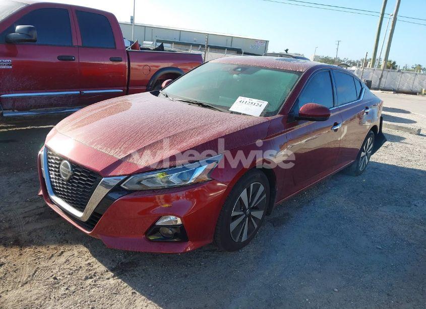 Photo 2 of 2021 Nissan Altima SL FWD (VIN 1N4BL4EV4MN353142)