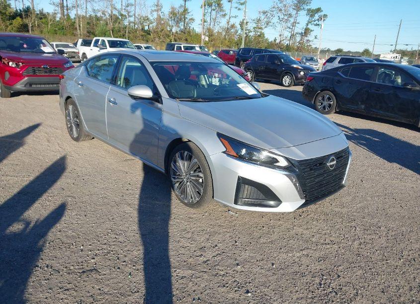 2023 Nissan Altima SL FWD (VIN 1N4BL4EV5PN360282) main photo