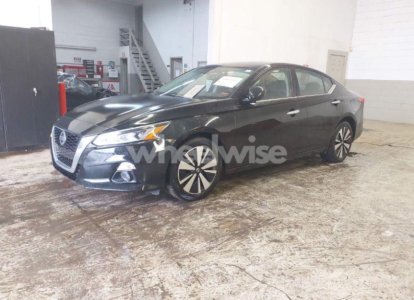Photo 2 of 2020 Nissan Altima SL FWD (VIN 1N4BL4EV6LC149372)