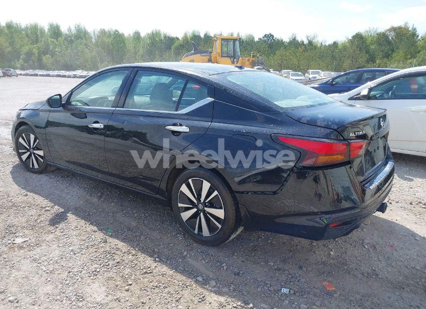 Photo 3 of 2022 Nissan Altima SL FWD (VIN 1N4BL4EV6NN357646)