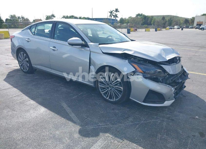 2023 Nissan Altima SL FWD (VIN 1N4BL4EV6PN413992) main photo