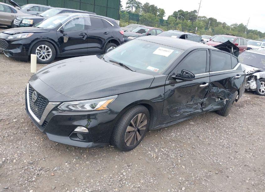 Photo 2 of 2020 Nissan Altima SL FWD (VIN 1N4BL4EV7LC149459)