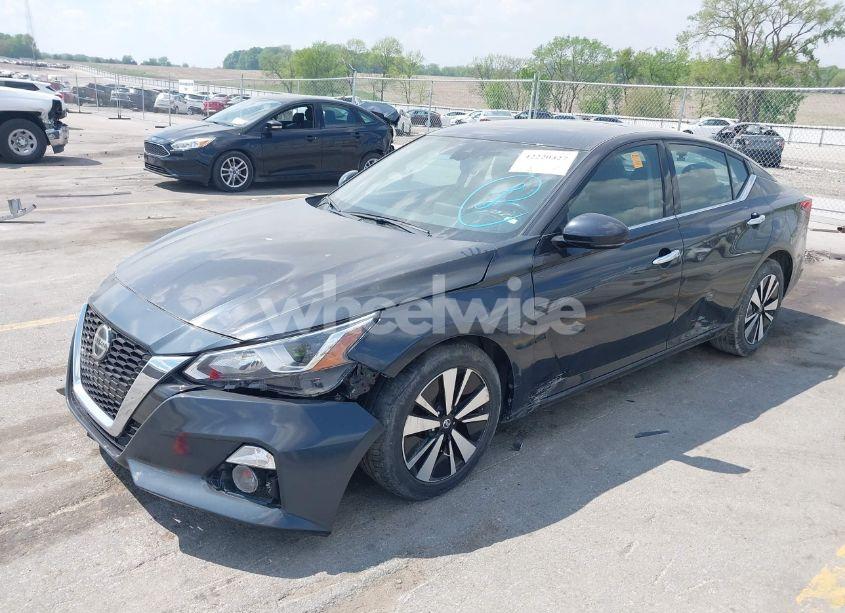 Photo 2 of 2020 Nissan Altima SL FWD (VIN 1N4BL4EV7LC161157)