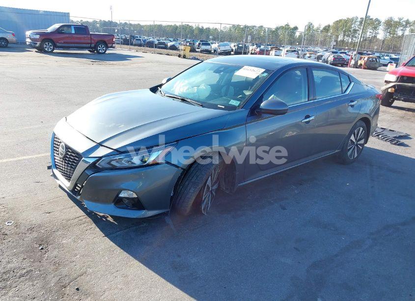 Photo 2 of 2020 Nissan Altima SL FWD (VIN 1N4BL4EV7LN304886)