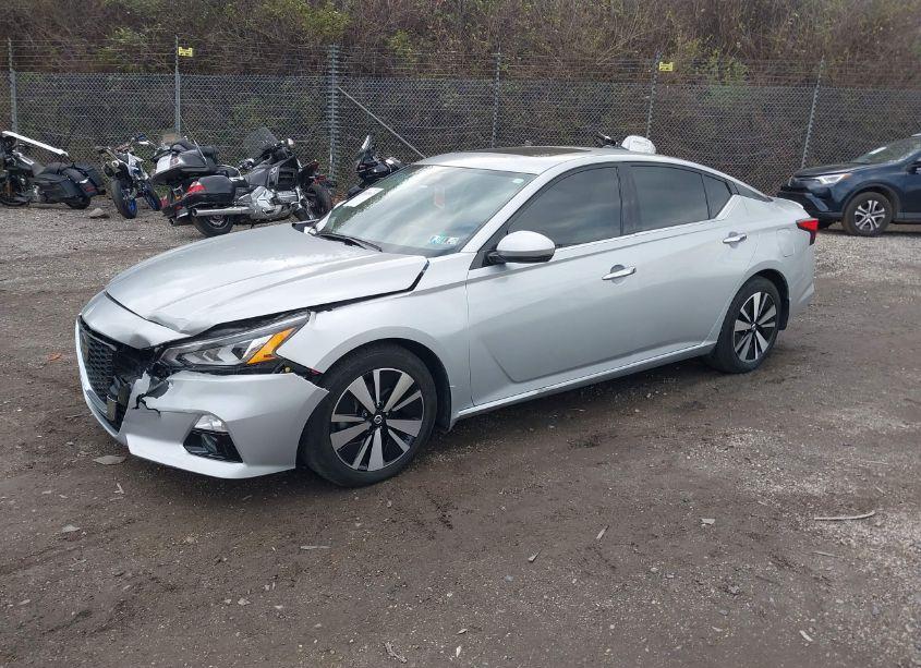 Photo 2 of 2022 Nissan Altima SL FWD (VIN 1N4BL4EV7NN413397)