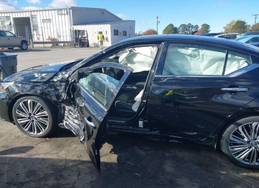 Photo 6 of 2023 Nissan Altima SL FWD (VIN 1N4BL4EV8PN358574)