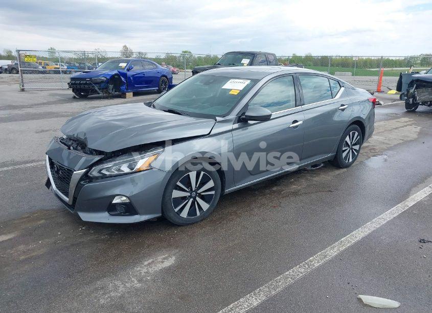 Photo 2 of 2020 Nissan Altima SL FWD (VIN 1N4BL4EV9LN301603)