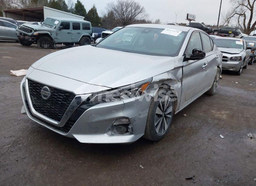 Photo 2 of 2020 Nissan Altima SL FWD (VIN 1N4BL4EVXLC164117)