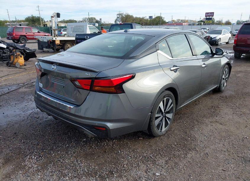 Photo 4 of 2022 Nissan Altima SL FWD (VIN 1N4BL4EVXNN397857)