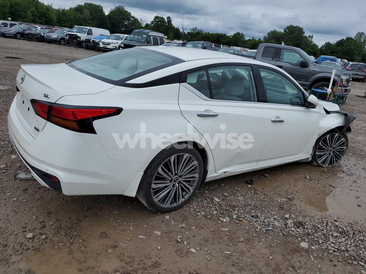 Photo 3 of 2024 NISSAN ALTIMA SL (VIN 1N4BL4EW4RN328855)