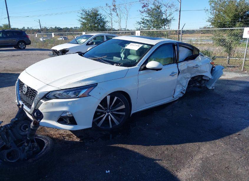 Photo 2 of 2020 Nissan Altima PLATINUM FWD (VIN 1N4BL4FV0LC146384)