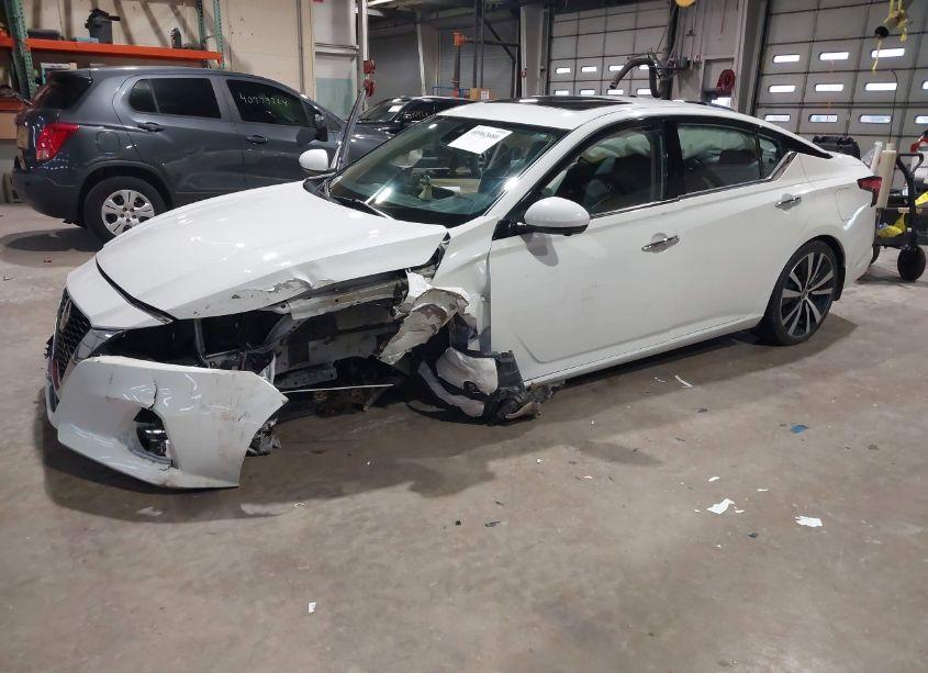 Photo 2 of 2020 Nissan Altima PLATINUM FWD (VIN 1N4BL4FV2LN303269)