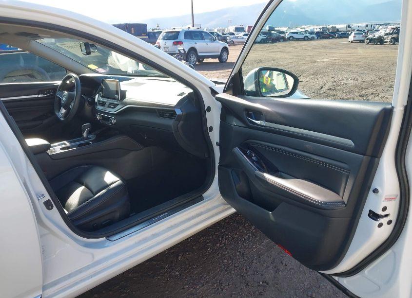 Photo 5 of 2021 Nissan Altima PLATINUM INTELLIGENT AWD (VIN 1N4BL4FW4MN336252)